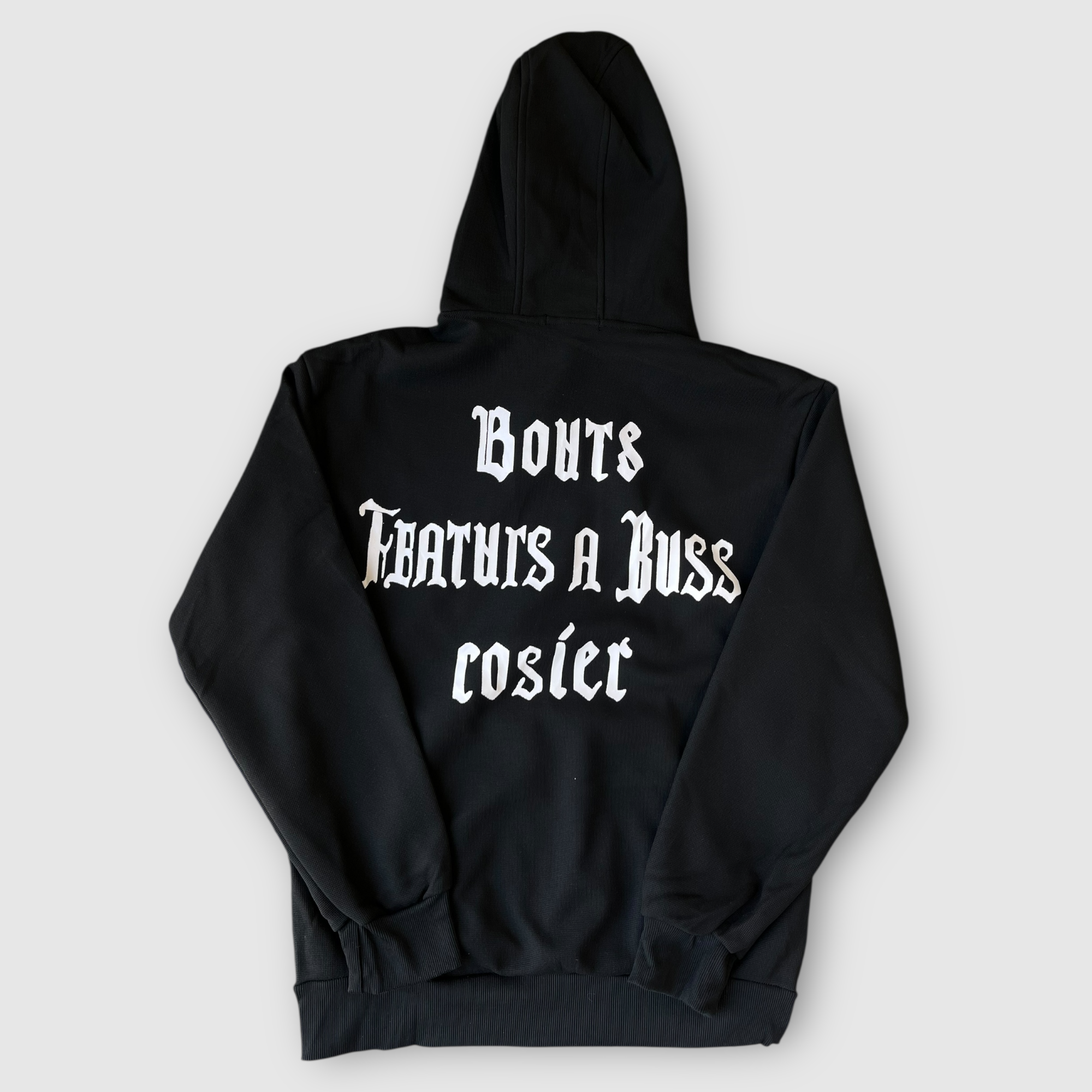 Sudadera con diseño bordado en la espalda