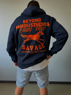 Sudadera oversized con diseño de lobo en la espalda