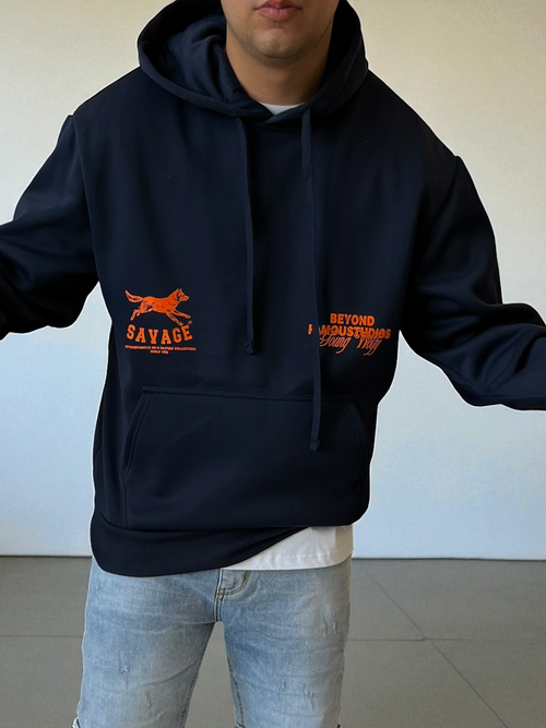 Sudadera oversized con diseño de lobo en la espalda