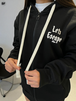 Sudadera con cremallera con estampado en la espalda