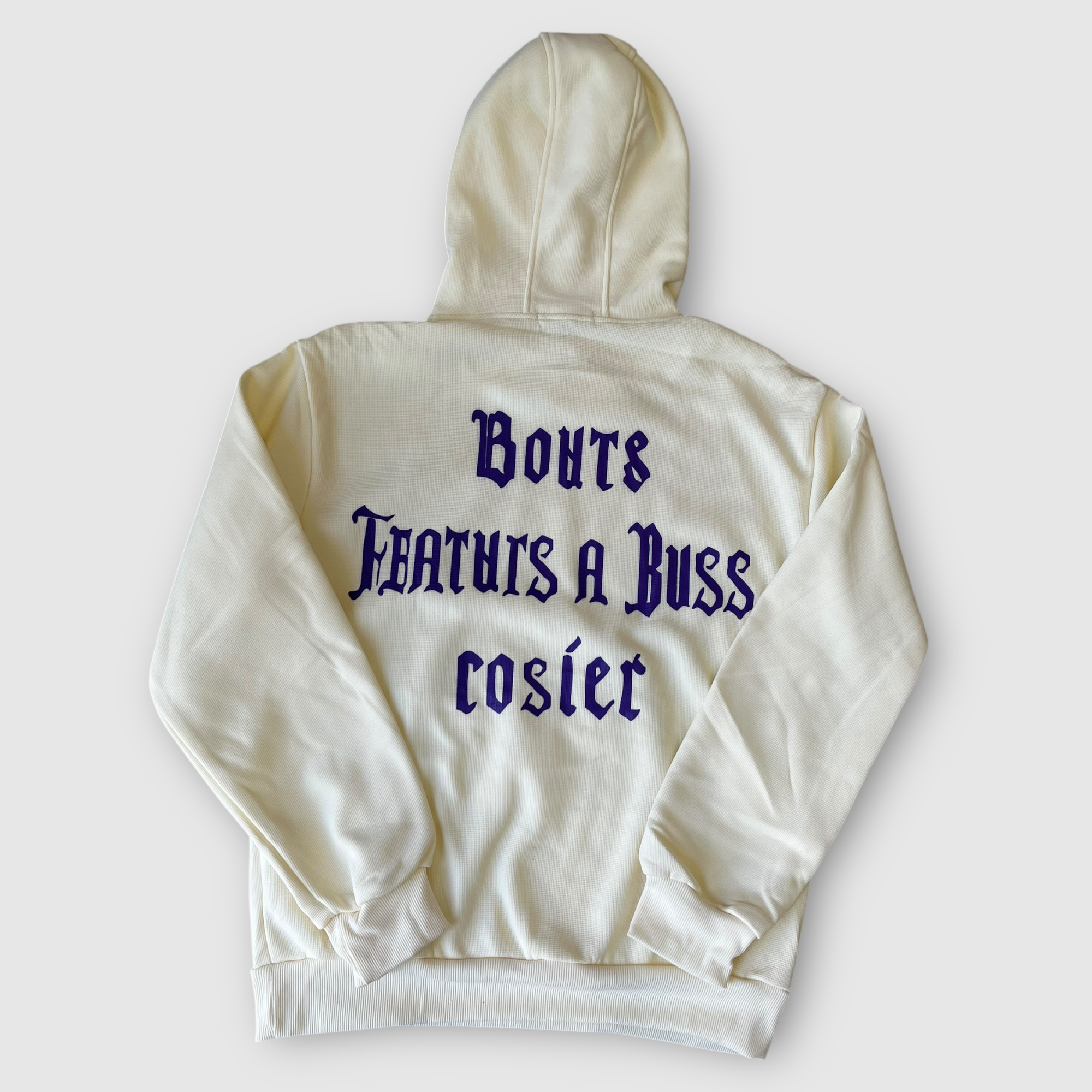 Sudadera con diseño bordado en la espalda