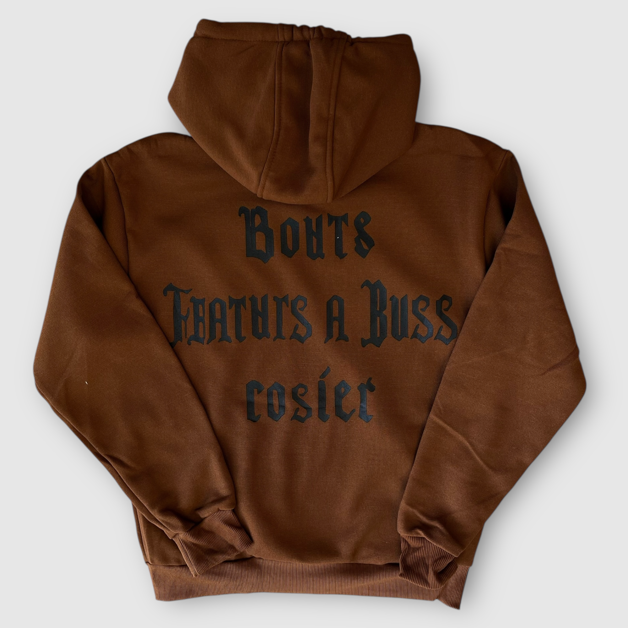 Sudadera con diseño bordado en la espalda